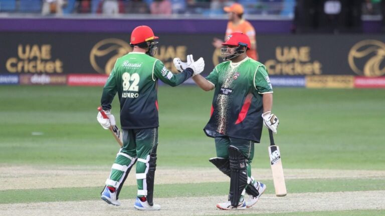 Azam Khan, Colin Munro guide Desert Vipers to emphatic win over Gulf Giants