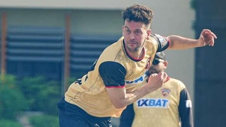 Nathan Sowter and Adam Hose after the Vipers impress in warm-up action against the Gulf Giants