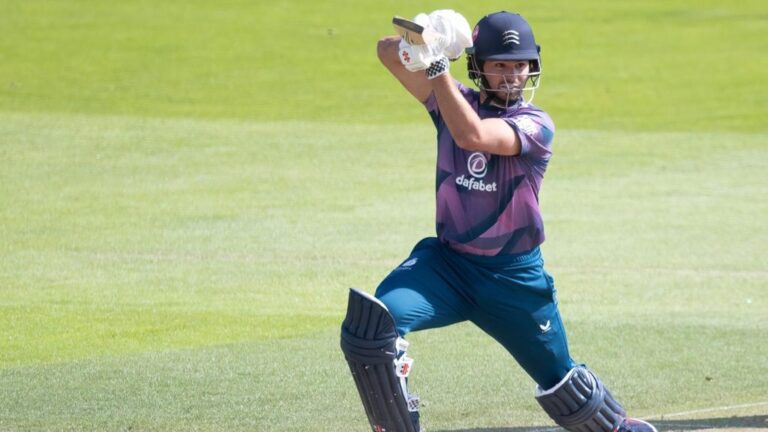 NEW RECRUIT MAX HOLDEN EXCITED ABOUT MAKING HIS DESERT VIPERS DEBUT
